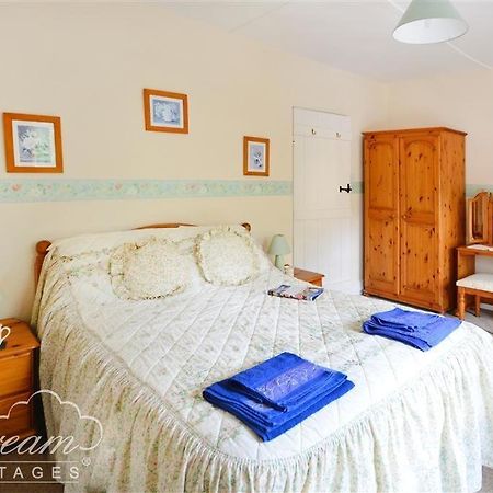 Brickyard Cottage Moreton  エクステリア 写真