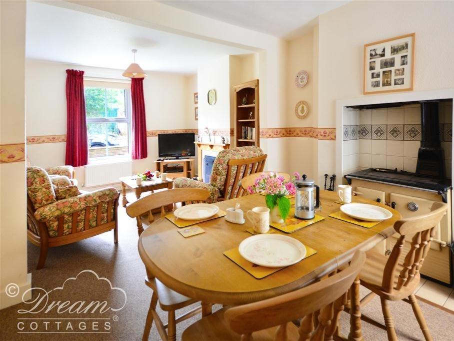 Brickyard Cottage Moreton  エクステリア 写真