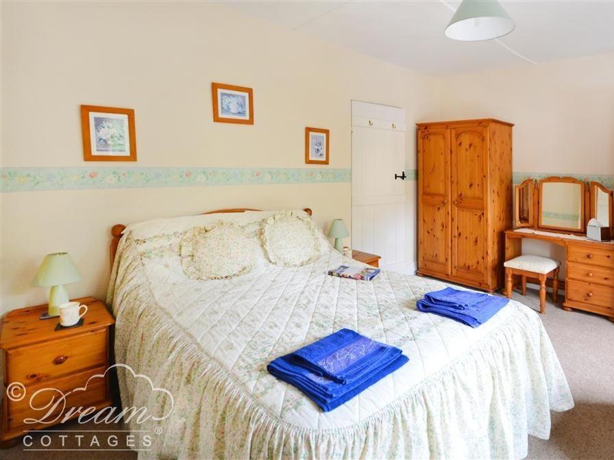 Brickyard Cottage Moreton  エクステリア 写真